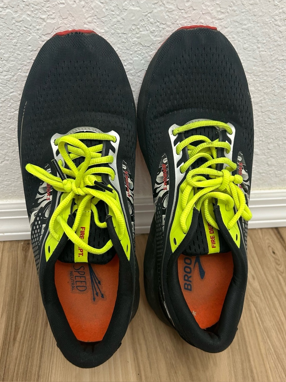 Brooks Trace 2 "Hero Pack - Black Fire Fighter" running shoes Size 10 Men’s
